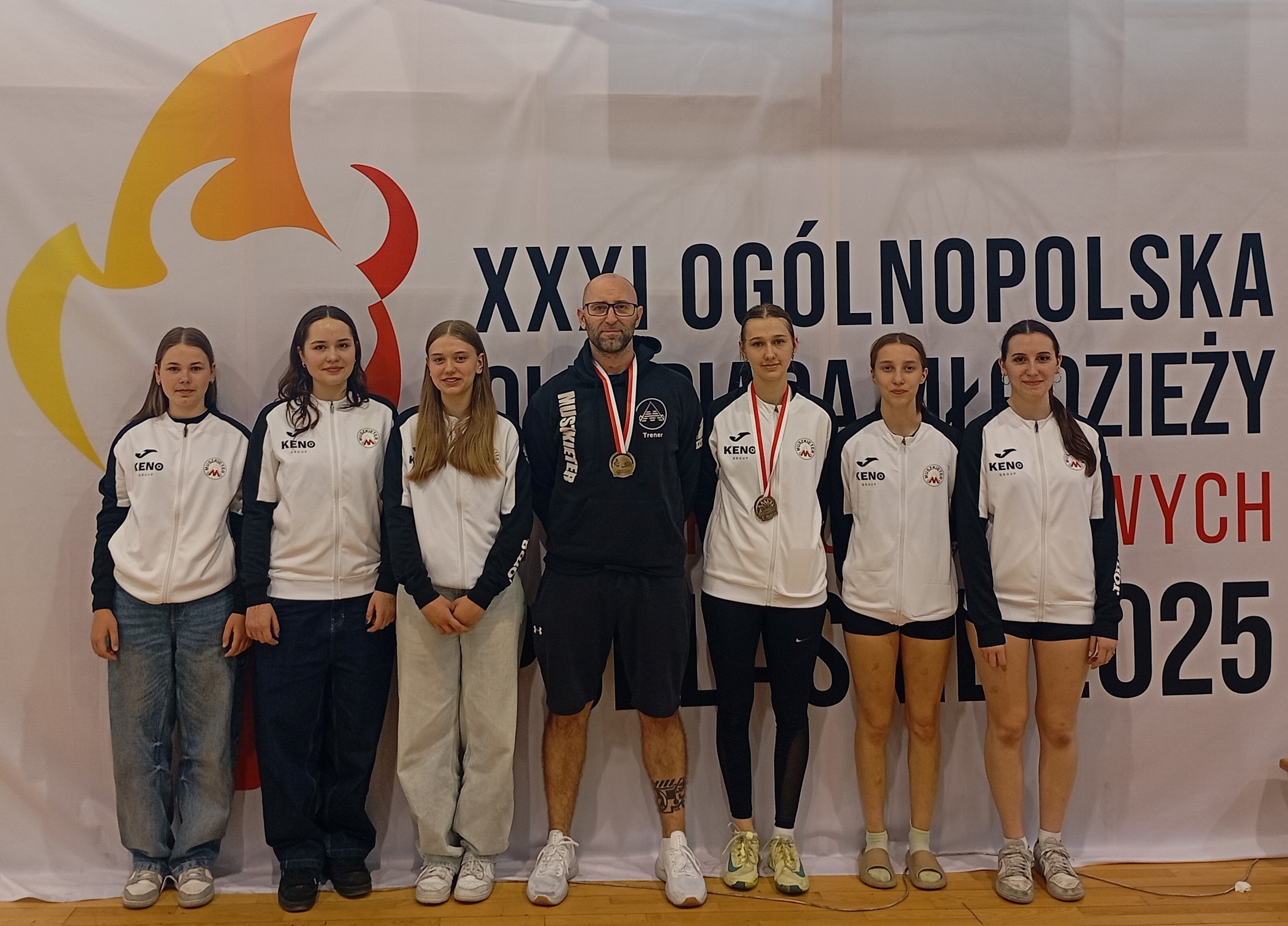 Fot. SKS Muszkieter Gliwice Drużyna Muszkietera z trenerem