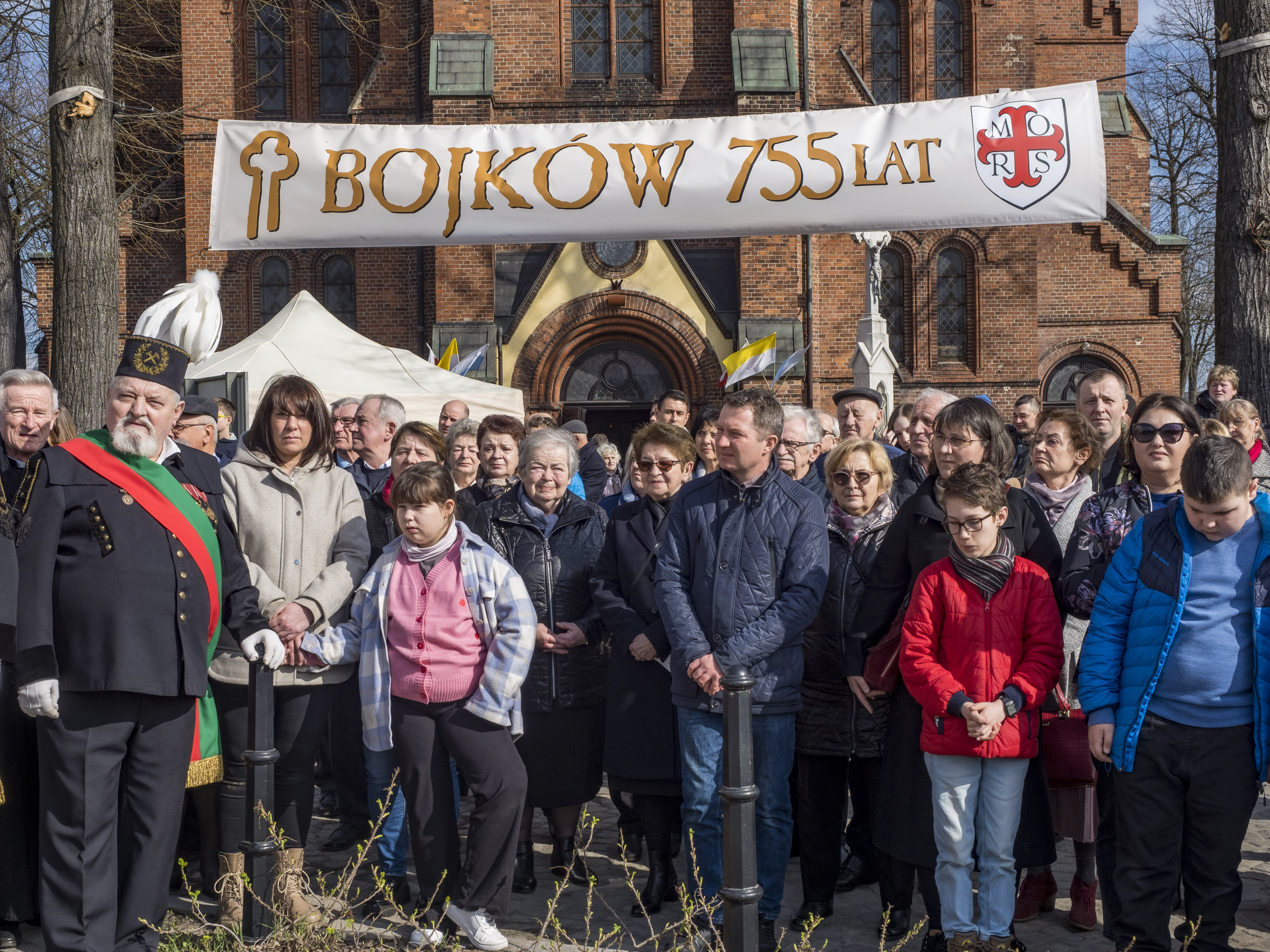 Fot. G.Ożga/UM Gliwice Bojkowianie przed kościołem