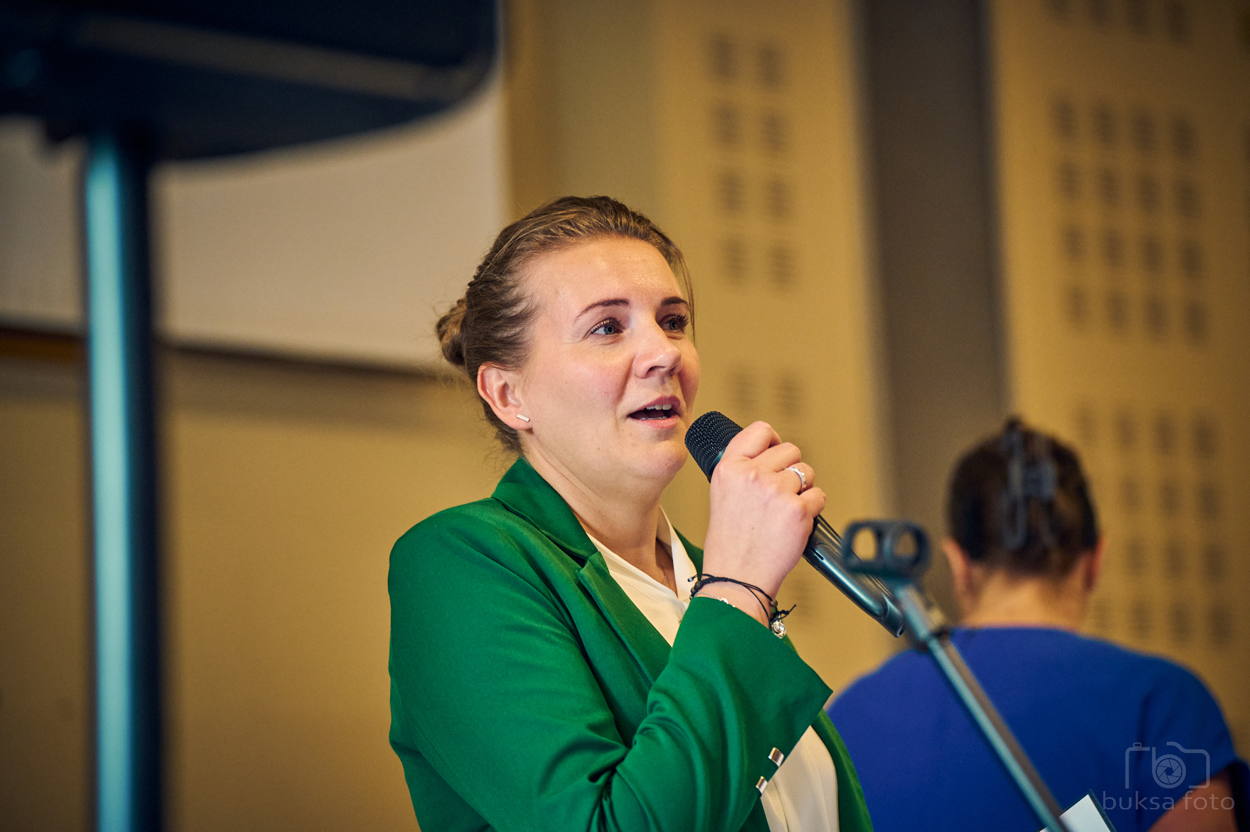I Powiatowy Konkurs Piosenki Obcojęzycznej "Melodie trzech języków" - Pani Dyrektor ZSO8 Katarzyna Dąbrowska I Powiatowy Konkurs Piosenki Obcojęzycznej "Melodie trzech języków" - Pani Dyrektor ZSO8 Katarzyna Dąbrowska