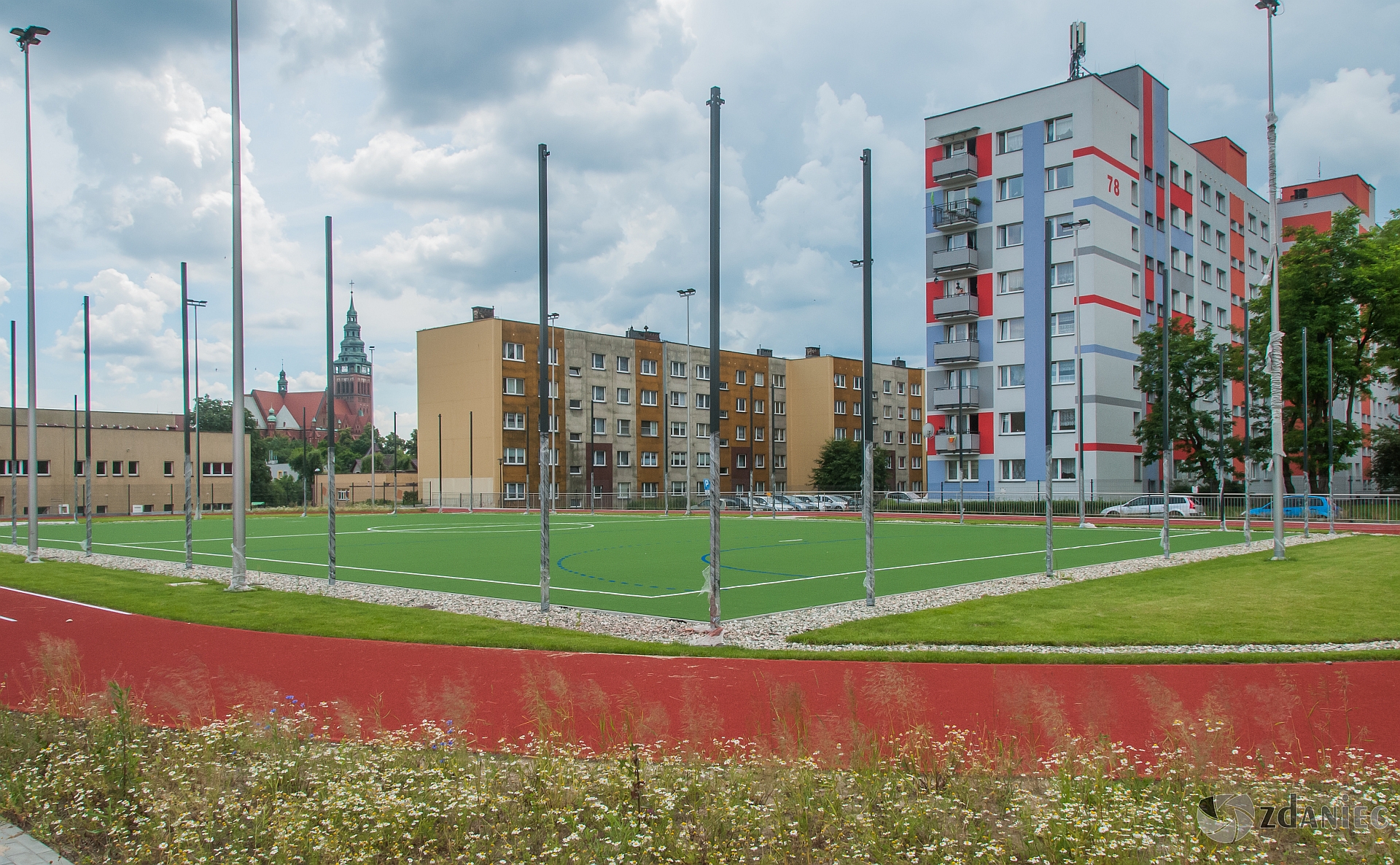 Modernizacja boisk oraz budowa placu zabawa oraz siłowni "pod chmurką" przy ZSO nr 4 (Szobiszowice)