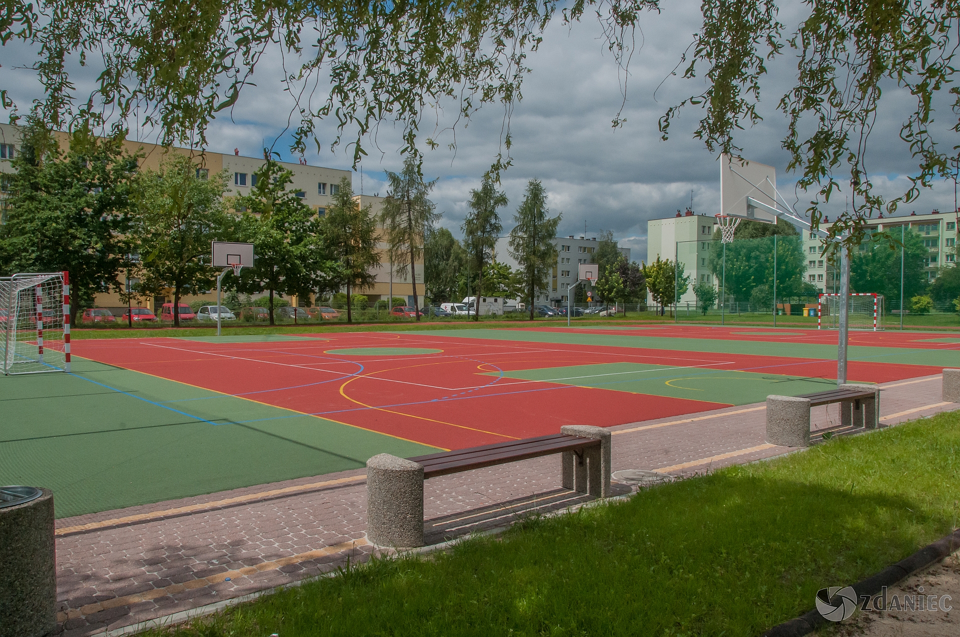 Modernizacja boisk przy ZSP nr 4 oraz doposażenie i modernizacja placu zabawa w ramach Budżetu Obywatelskiego (os. Obr. Pokoju)