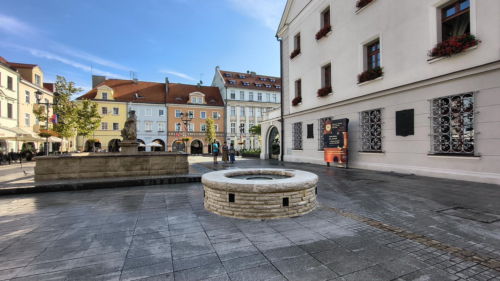 Rynek i studnia