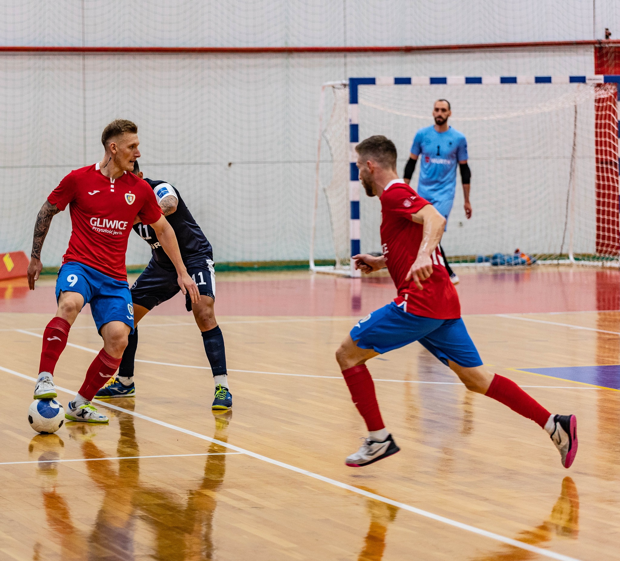 fot. R. Neumann / Piast Gliwice - Futsal zdjęcie przedstawiające zawodników futsalu w trakcie meczu
