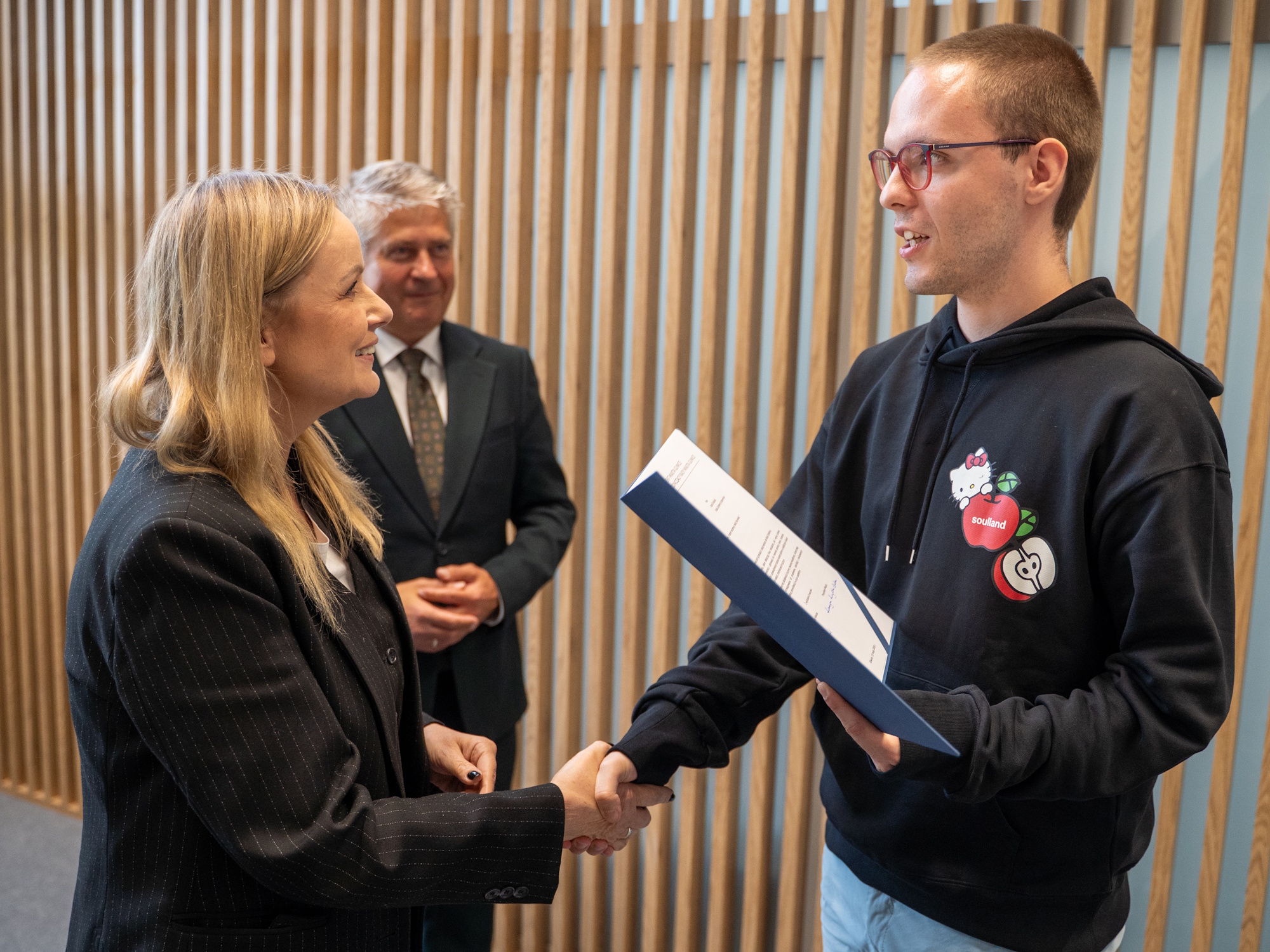 Wybrani w minioną niedzielę radni dzielnicowi z Kopernika uroczyście zainaugurowali swoją kadencję. 13 maja w Urzędzie Miejskim listy gratulacyjne oraz zaświadczenia o wyborze do rady dzielnicy wręczyli im prezydent Gliwic Katarzyna Kuczyńska-Budka oraz przewodniczący Rady Miasta Gliwice Marek Pszonak
