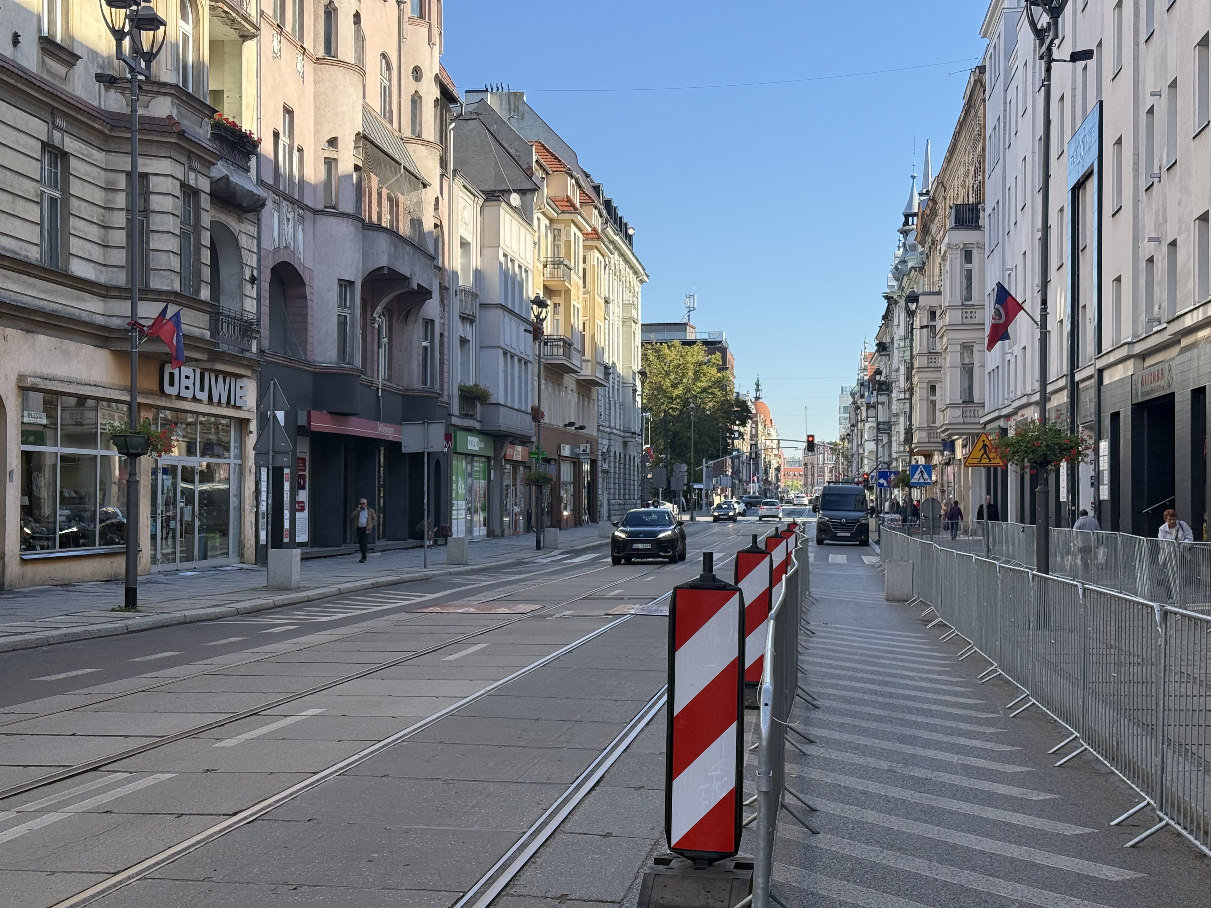 Na ul. Zwycięstwa pojawiło się tymczasowe oznakowanie. To początek przebudowy jednej z najważniejszych ulic gliwickiego śródmieścia.