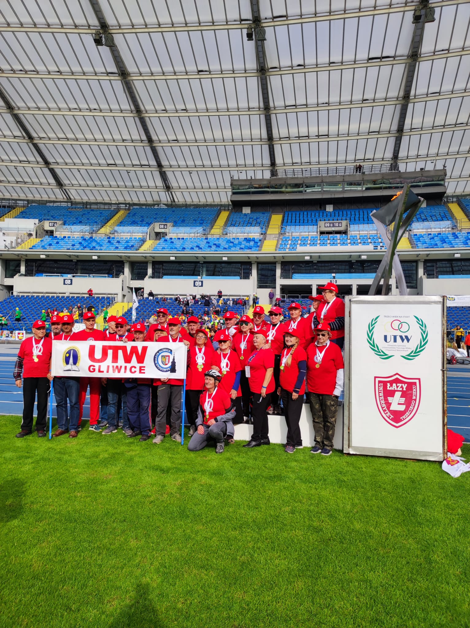 zawodnicy na murawie Stadionu Śląskiego