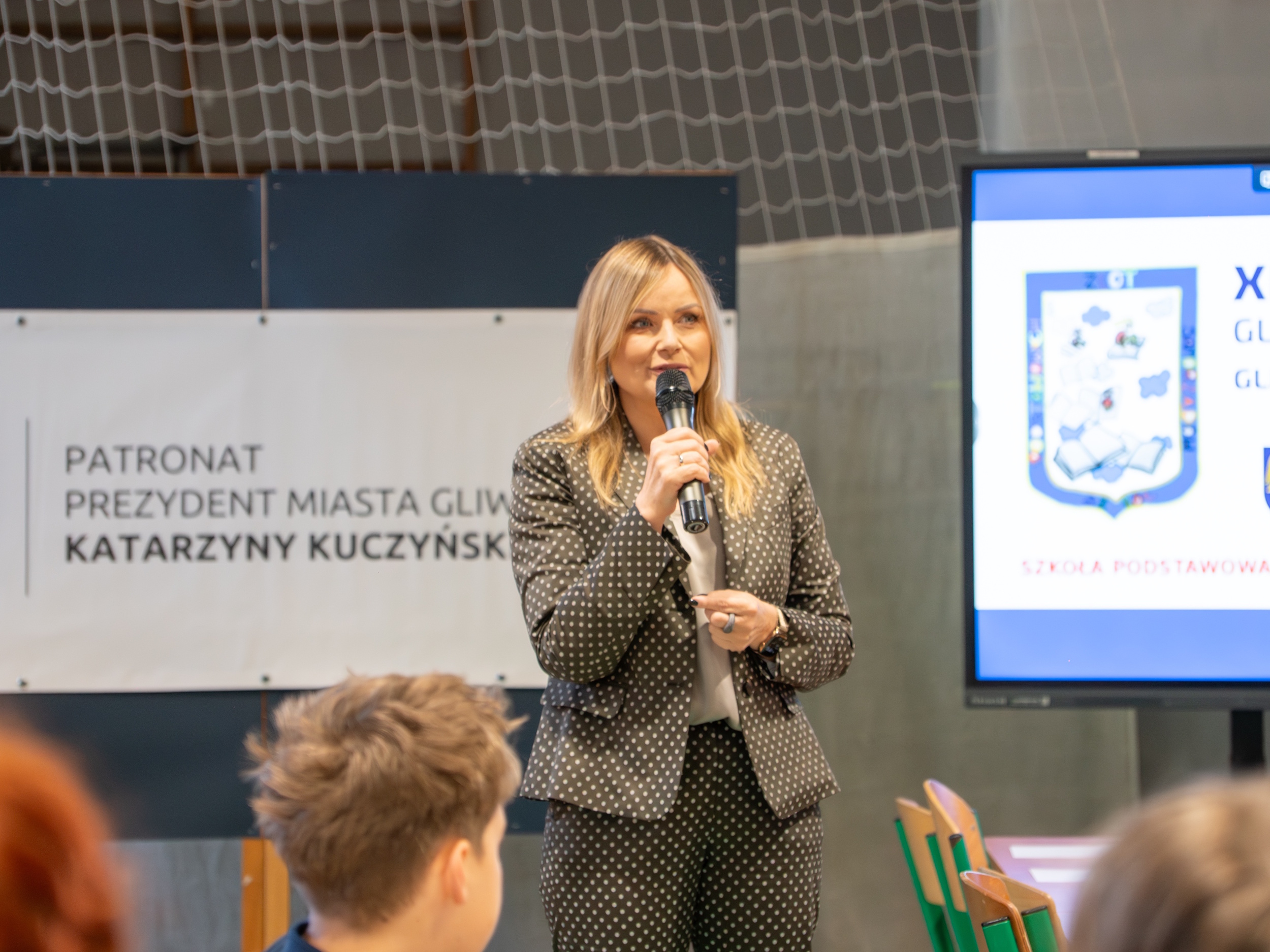 Prezydent Gliwic przemawiająca do młodzieży