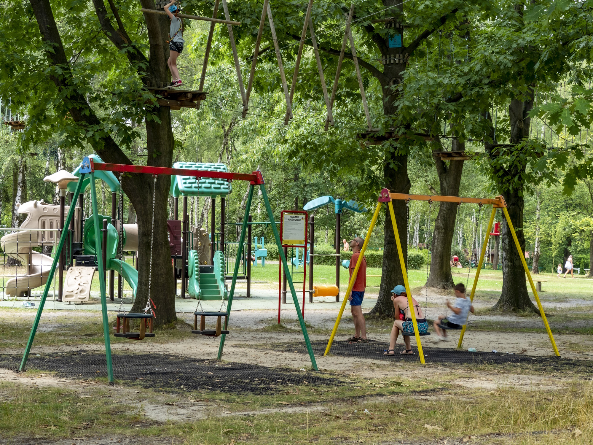 Fot. G.Ożga/UM Gliwice plac zabaw wśród drzew