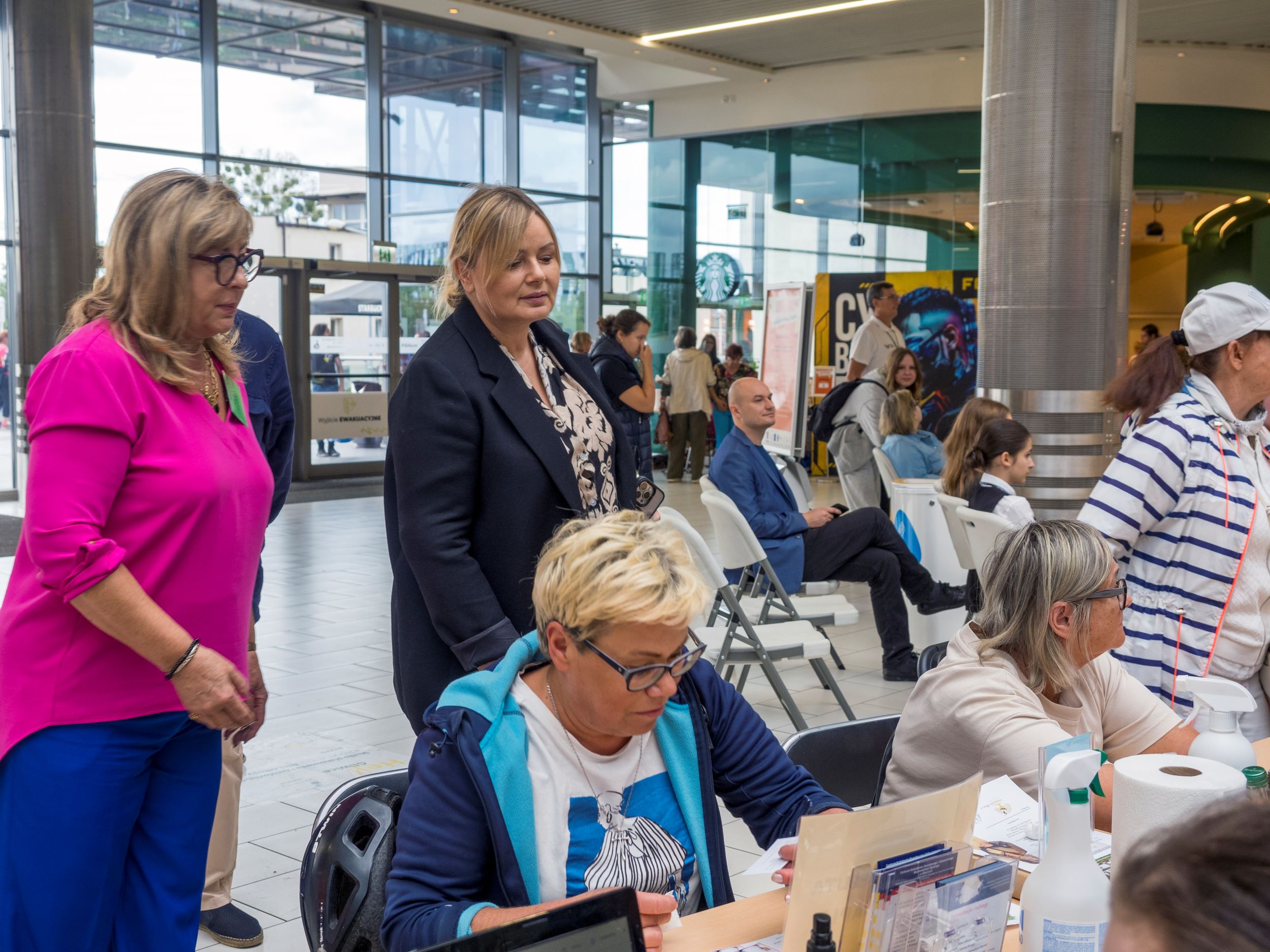 Prezydent Gliwic Katarzyna Kuczyńska-Budka odwiedzająca stoiska