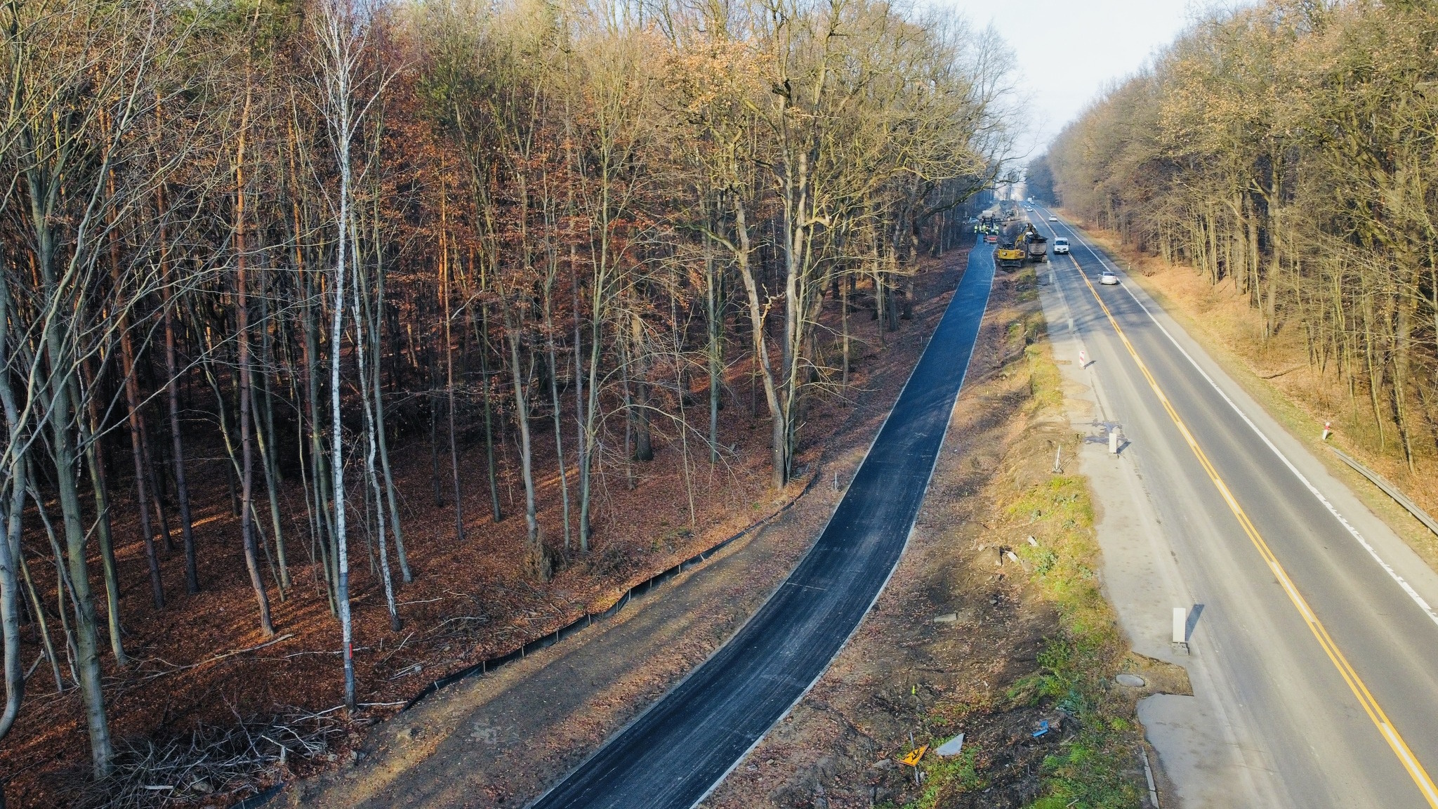 Pogoda sprzyja pracom przy ścieżce rowerowej na Czechowice