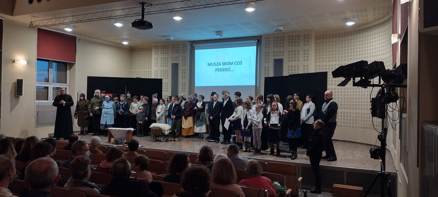 Uczniowie i nauczyciele ZSP13 uczcili pamieć Ofiar Tragedii Górnośląskiej 1945