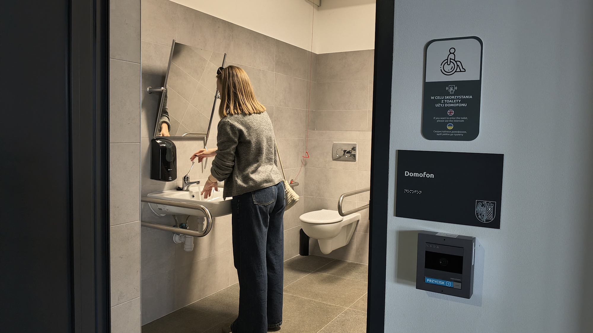 Ułatwienie dla osób z niepełnosprawnościami na Centrum Przesiadkowym