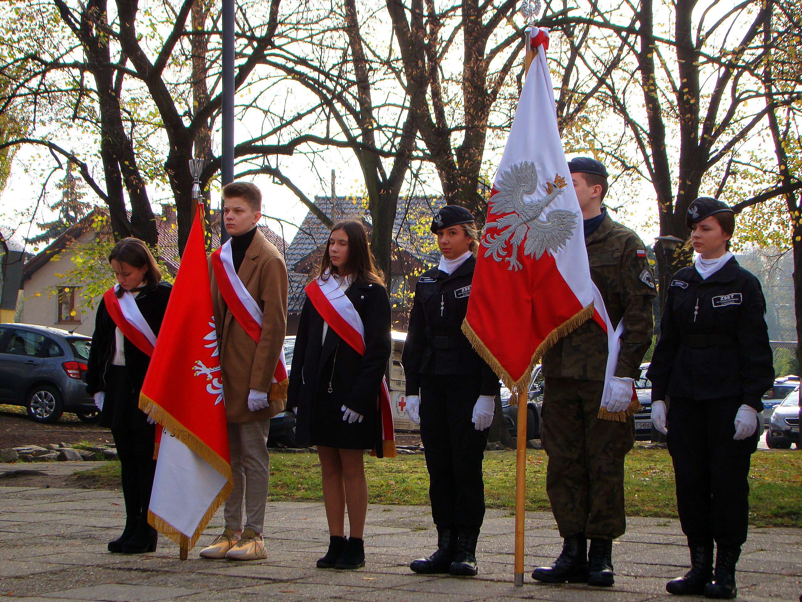 Obchody Dnia Niepodległości i ślubowanie klas mundurowych w ZSE-T
