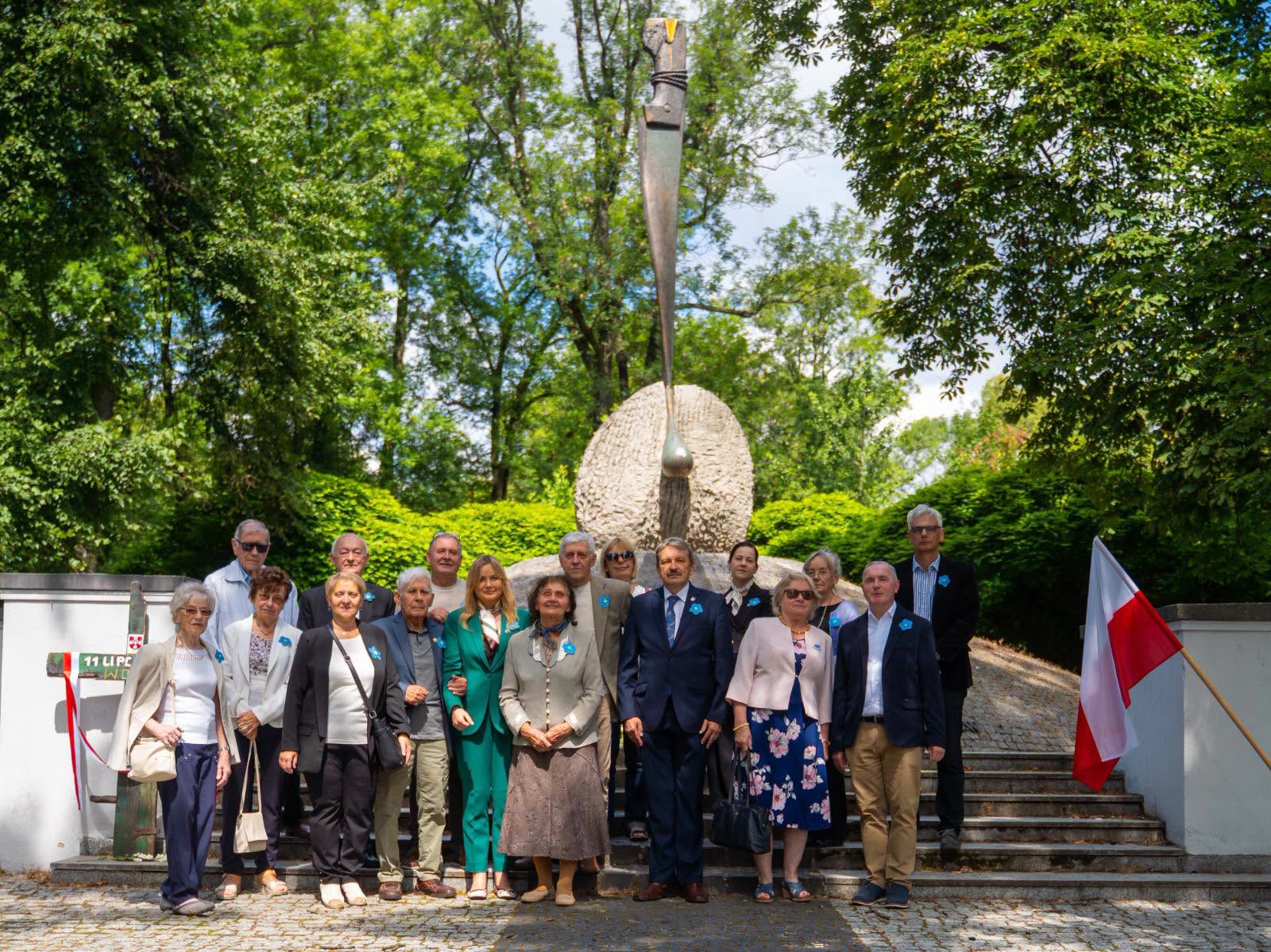 Gliwice uczciły pamięć ofiar zbrodni wołyńskiej przed pomnikiem Gliwiczanom Ofiarom Wojen i Totalitaryzmu