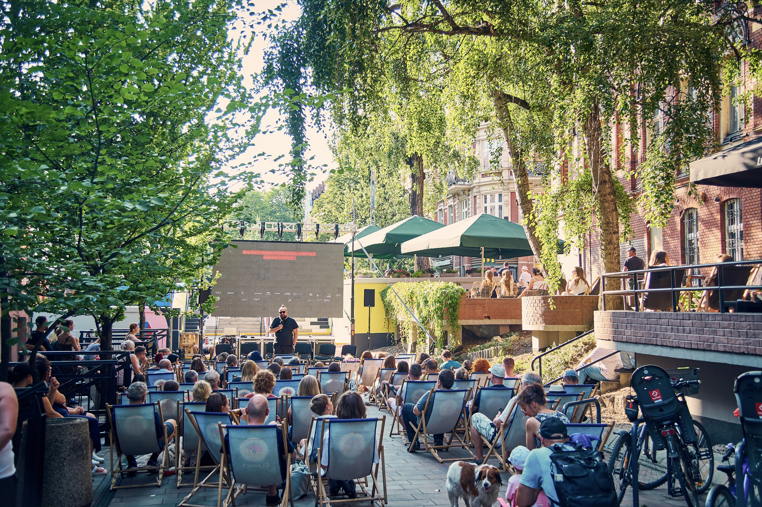Kino plenerowe na alei Przyjaźni