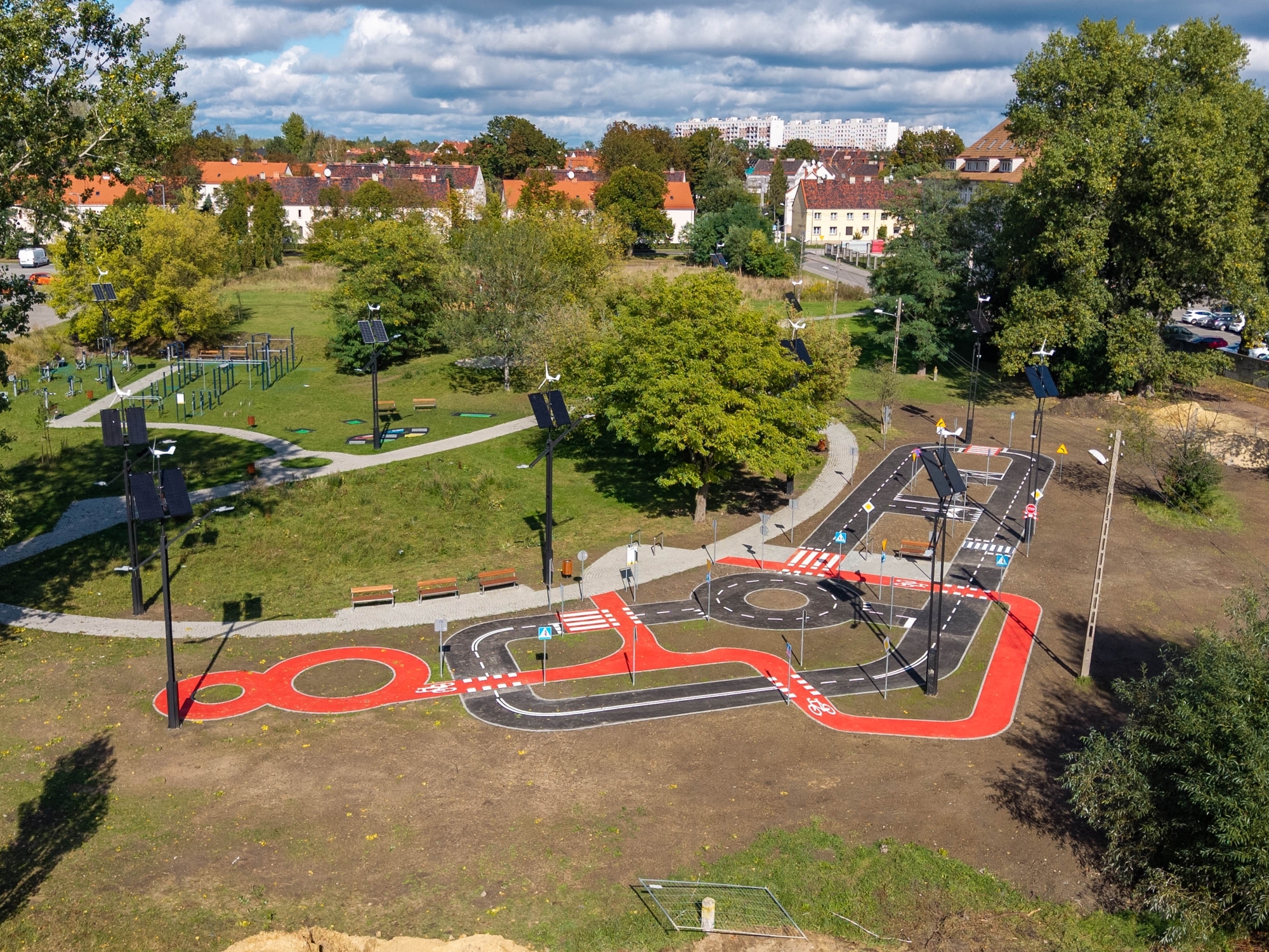 Miasteczko ruchu drogowego widziane z góry