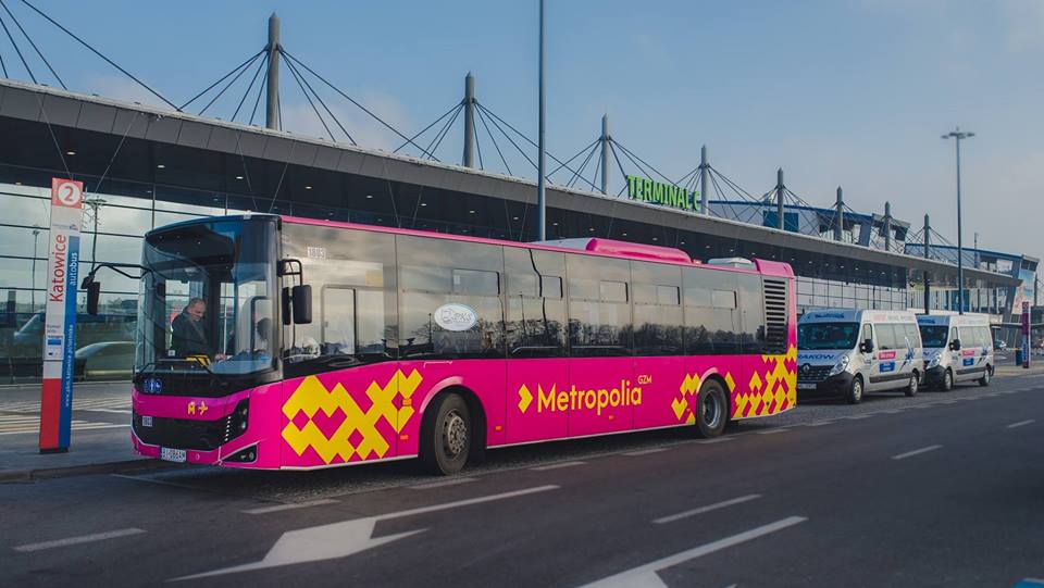 Autobusem i pociągiem na lotnisko? Z Metrobiletem i Metrobiletem 6H