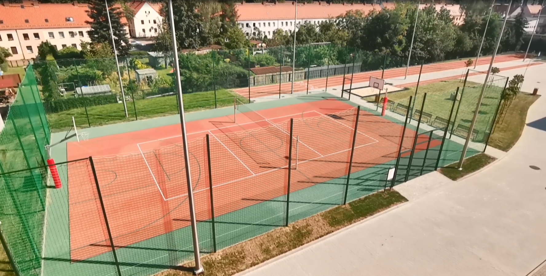 Kolejna gliwicka szkoła ma nowoczesne, wielofunkcyjne boisko sportowe