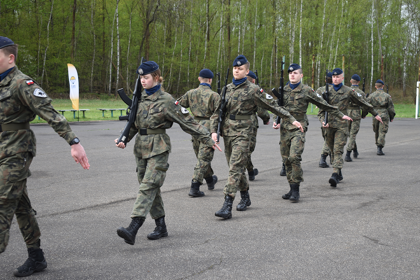 Sukcesy uczniów klas mundurowych ZSE-T w Gliwicach w musztrze paradnej