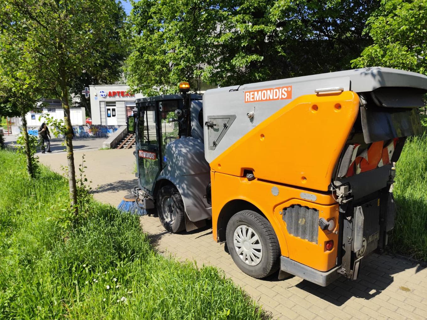 Tylko w ciągu ostatnich kilkunastu dni ekipy sprzątające działające na zlecenie Zarządu Dróg Miejskich w Gliwicach oczyściły blisko 4 mln m² chodników oraz dróg dla rowerów