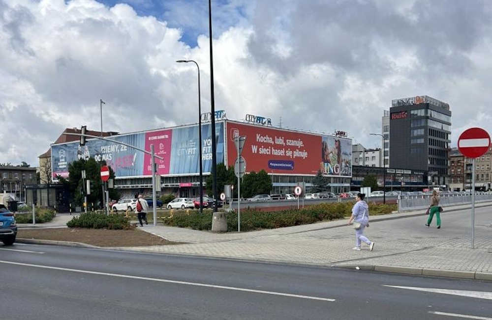 Nowy łącznik już otwarty. Z parkingu można zjechać na ul. Dworcową