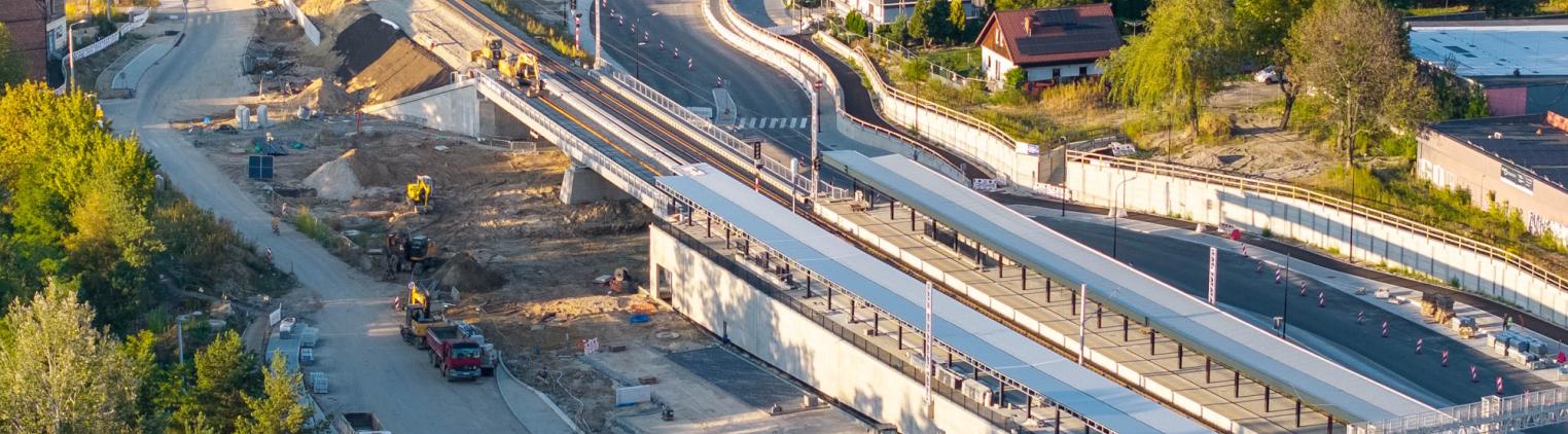 W Łabędach jedna z największych inwestycji ostatnich lat prowadzona jest jednocześnie na torach, pod nowym wiaduktem i na sąsiadujących z nim ulicach